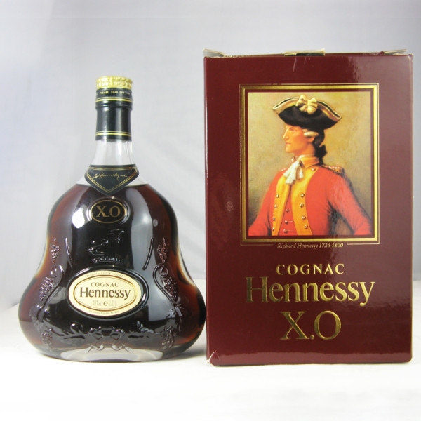 Hennessy Cognac X.O (older bottling 1980’s, slightly damaged box)